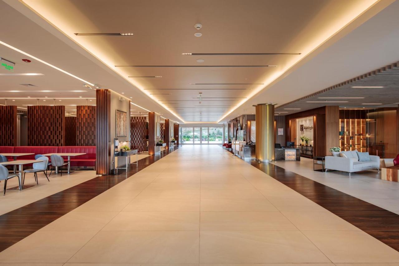 Holiday Inn - Quito Airport By Ihg Tababela Exterior foto The interior of the hotel