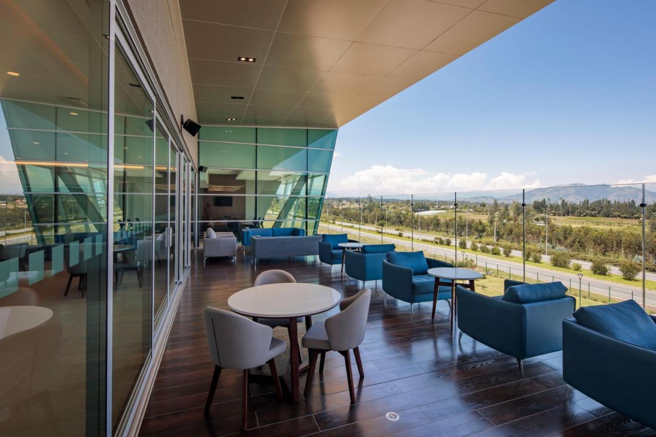 Holiday Inn - Quito Airport By Ihg Tababela Exterior foto The VIP Lounge at Santiago International Airport