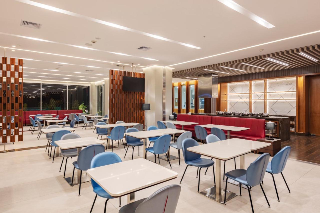 Holiday Inn - Quito Airport By Ihg Tababela Exterior foto The interior of the lounge