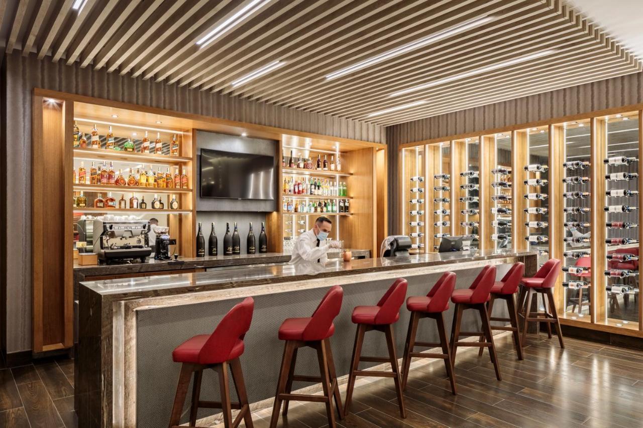 Holiday Inn - Quito Airport By Ihg Tababela Exterior foto The bar at the lounge