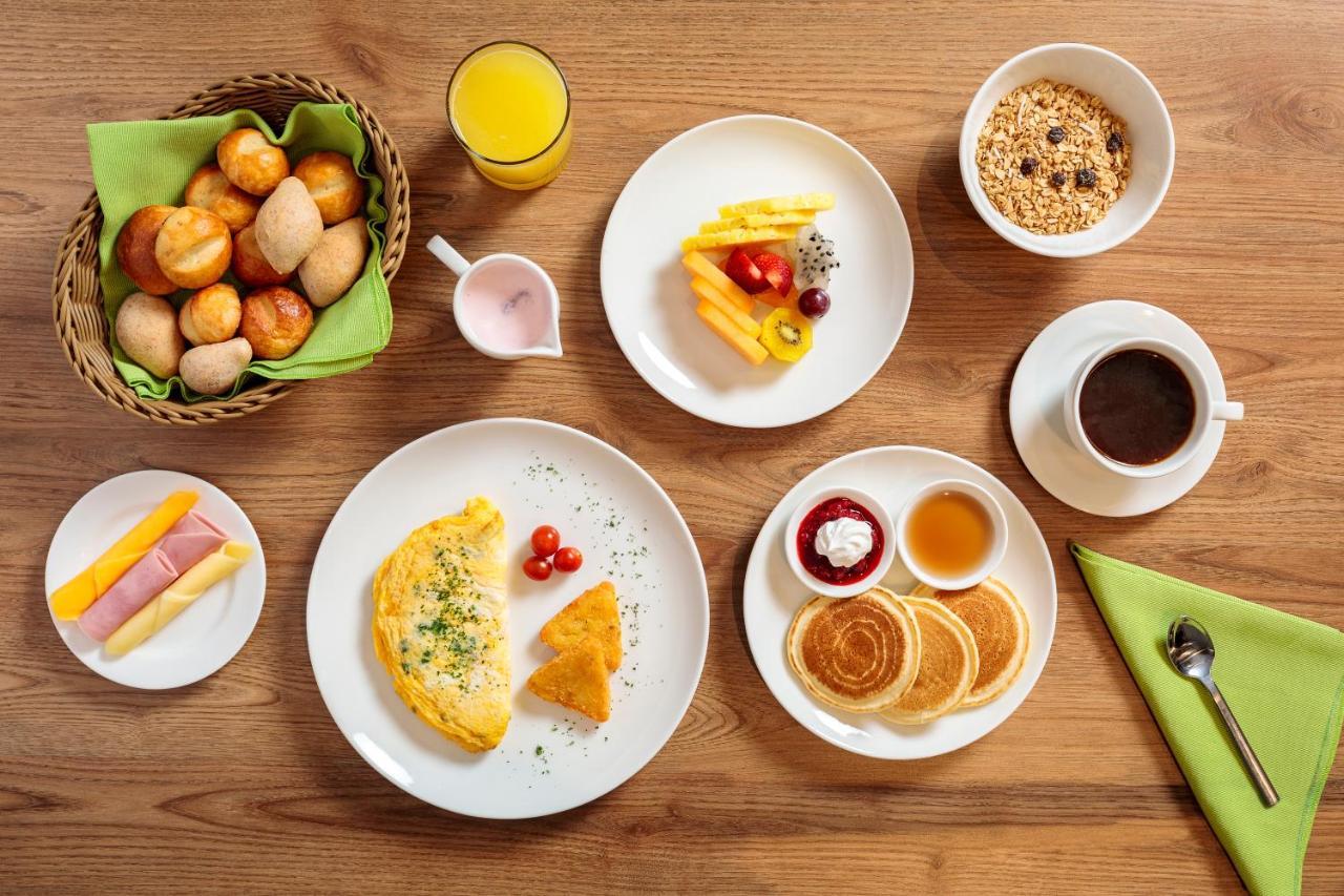 Holiday Inn - Quito Airport By Ihg Tababela Exterior foto A typical breakfast