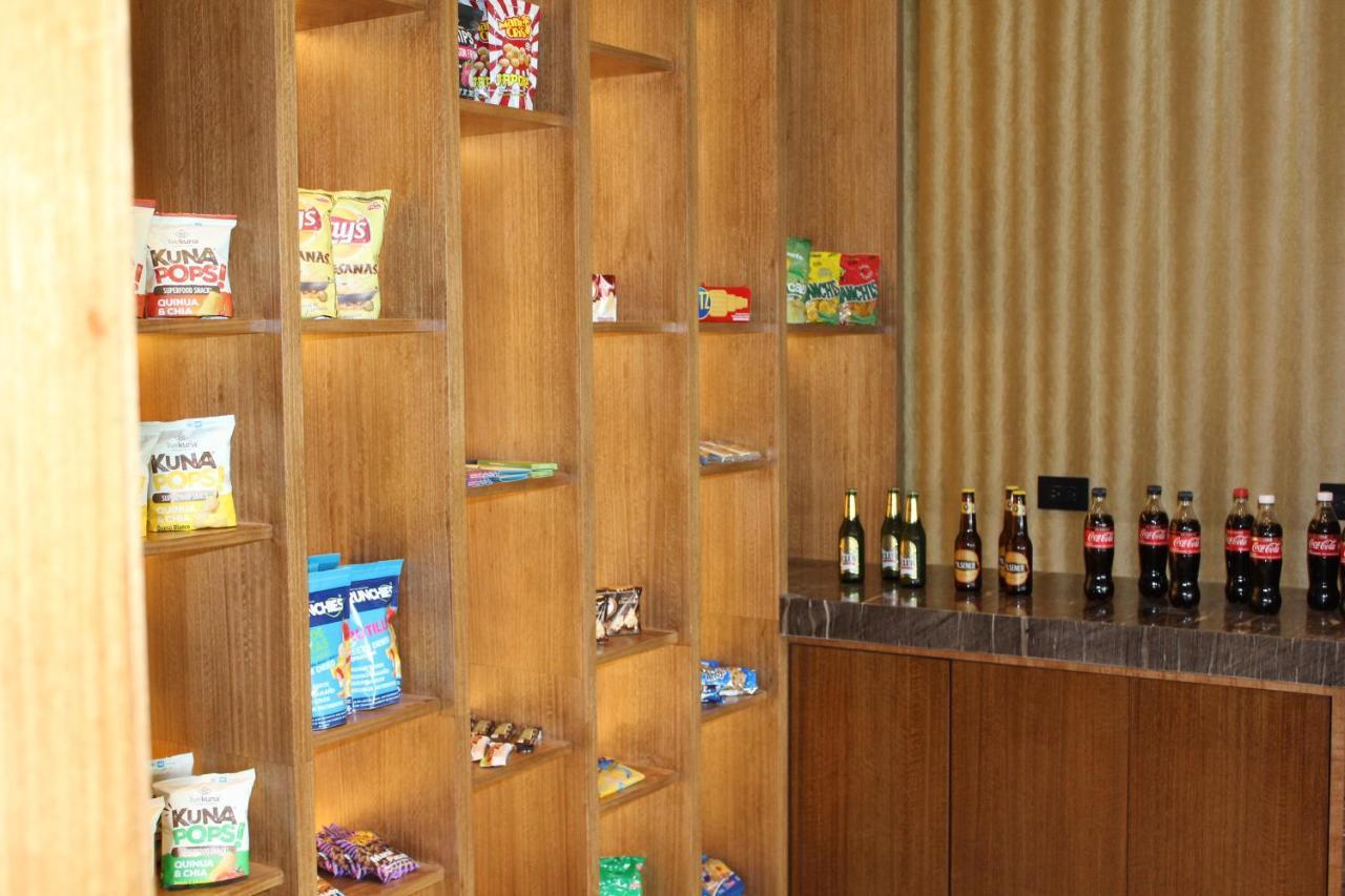 Holiday Inn - Quito Airport By Ihg Tababela Exterior foto A typical vending machine in a Japanese hotel