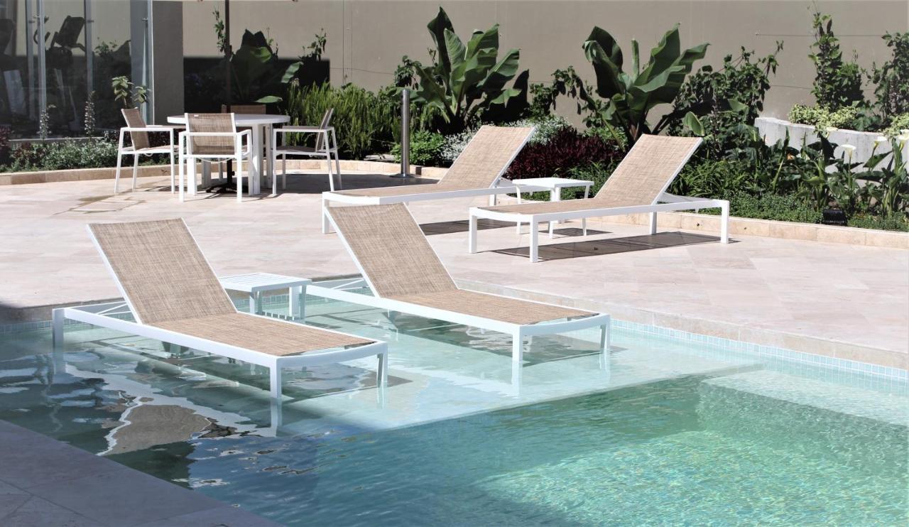 Holiday Inn - Quito Airport By Ihg Tababela Exterior foto Sunbathing chairs